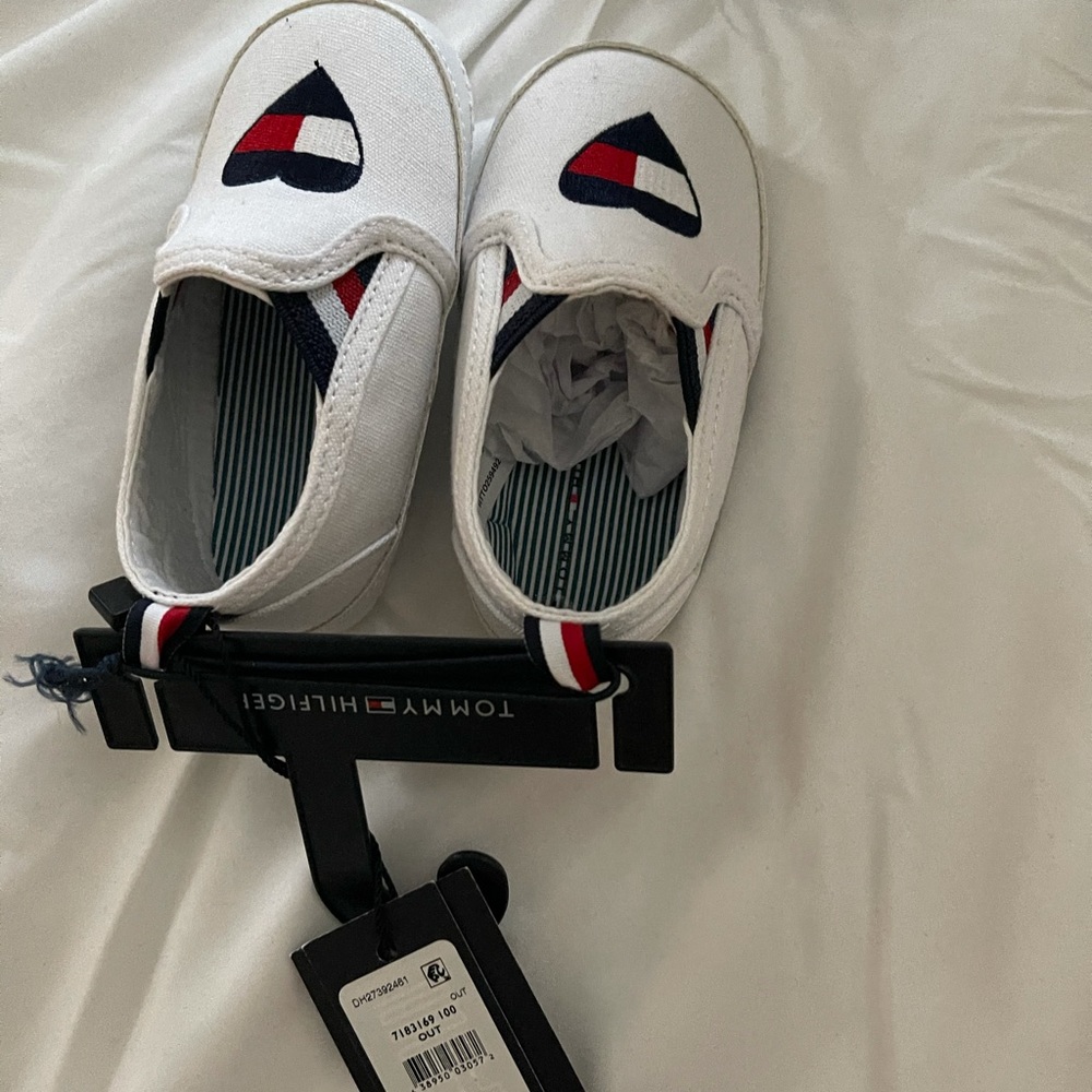 Baby girls baby shoes 9 to 12 months old - Picture 2 of 3